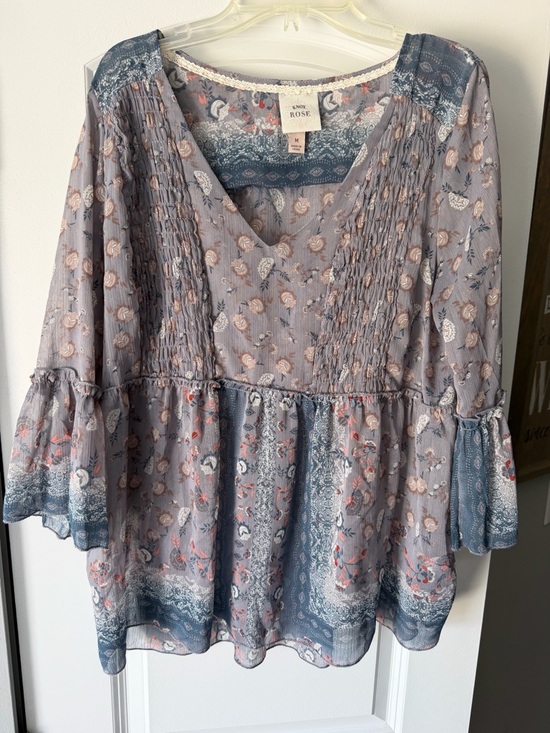 Knox Rose Tops - Knox Rose Gray Floral V-Neck Pintuck Peasant Top